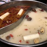 中国火鍋専門店 小肥羊 - 麻辣＆白湯のWスープ