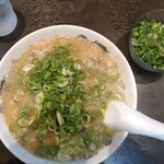 215348577 - こってりラーメン+刻みネギトッピング