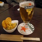 ビールと付きだしです