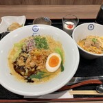 博多鶏ソバ 華味鳥 阪急梅田本店 - 