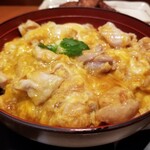 鶏三和 - 名古屋コーチン親子丼。