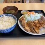 254591902 - ご飯は値段変わらず大盛り、小盛りと選べます。写真は普通盛り。