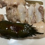 鶏三和 - せせり軟骨串、ささみ大葉串