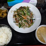 海龍 - 料理写真:ニラレバ炒め、ご飯セット(ご飯·スープ·おしんこ)