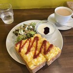 かどでcafe - パンの厚みが最高(*≧∀≦*) 凄く美味しかったです♪ モンブランのフレンチトーストも気になる…