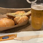 260012279 - Bratwurst Brötchen (パンに挟んだ焼いたソーセージ) 酸味のあるマスタードだけを使う。(6.50 EUR)