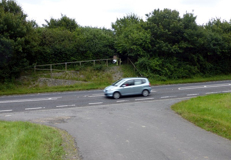 File:Crossing the bypass - geograph.org.uk - 4137071.jpg