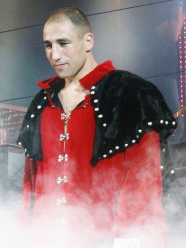 File:Arthur Abraham entering the ring 2.JPG