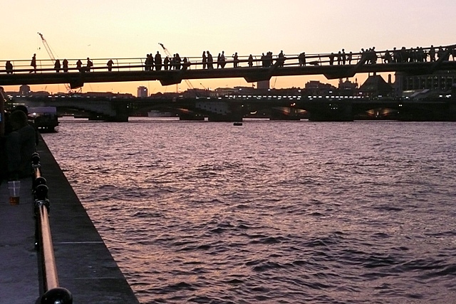 File:Millennium footbridge - geograph.org.uk - 1498624.jpg