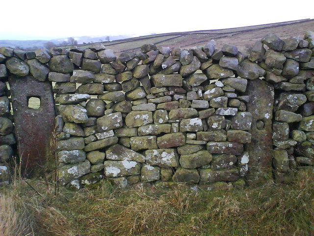 File:Blocked Gateway - geograph.org.uk - 650408.jpg