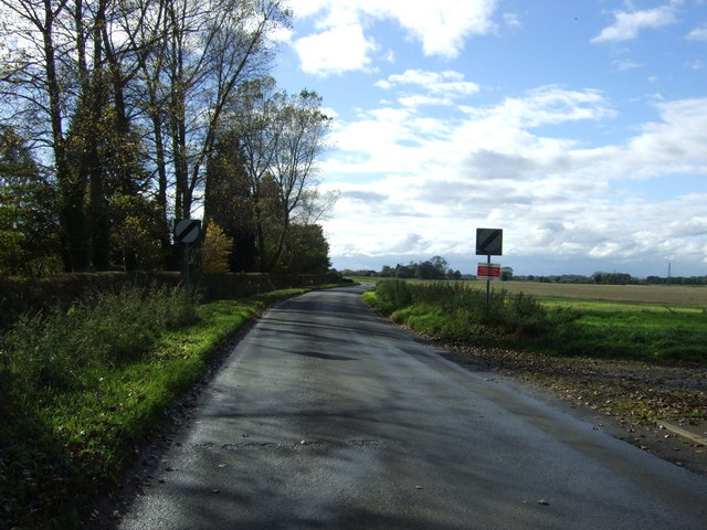 File:Stowe Road leaving Langtoft - geograph.org.uk - 3845505.jpg