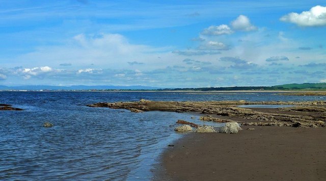 File:Prestwick Beach View - geograph.org.uk - 4015195.jpg