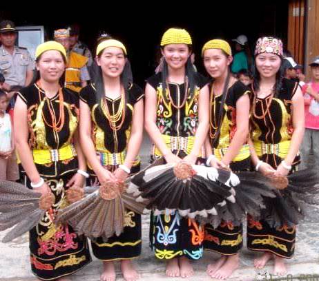 File:Lunbawang girls.jpg