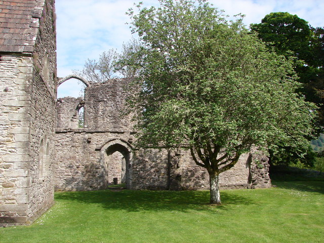 File:Inchmahome Priory Ruin - geograph.org.uk - 1563238.jpg