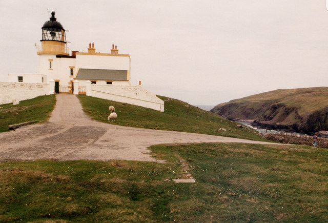 File:Stoer Lighthouse - geograph.org.uk - 870488.jpg