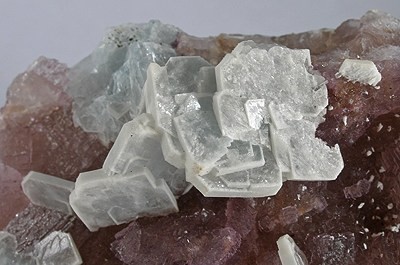 File:Baryte-Fluorite-130043.jpg