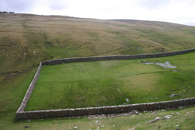 File:Lighthouse keepers' garden, Stoer - geograph.org.uk - 449402.jpg