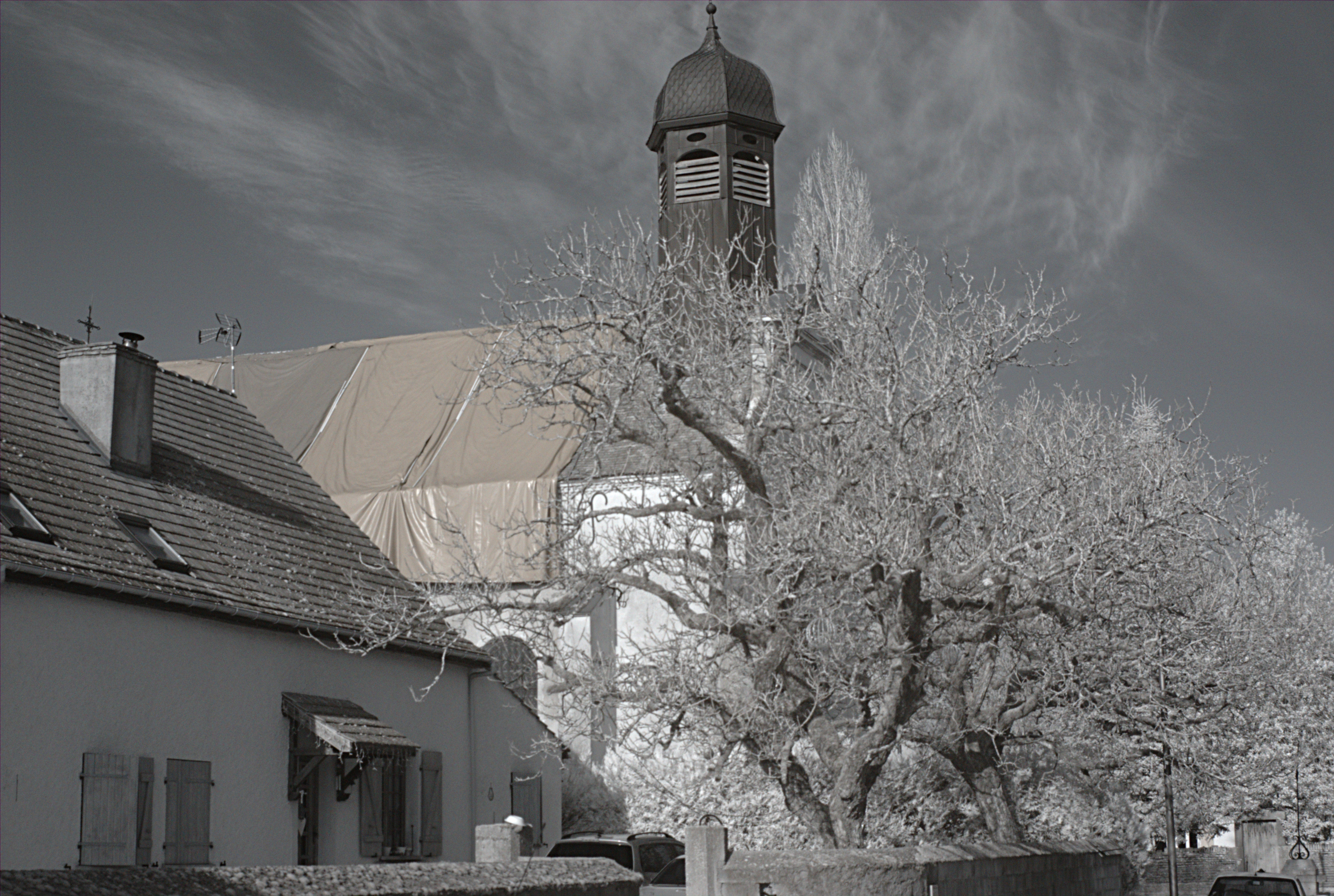 Église Saint-André en infrarouge.