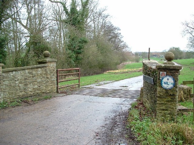 File:Entrance to Abbey House - geograph.org.uk - 313583.jpg