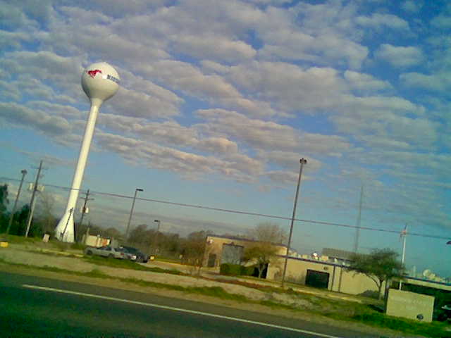 File:Madisonville Mustangs water tower at Madison County Jail 2010 tilted.jpg