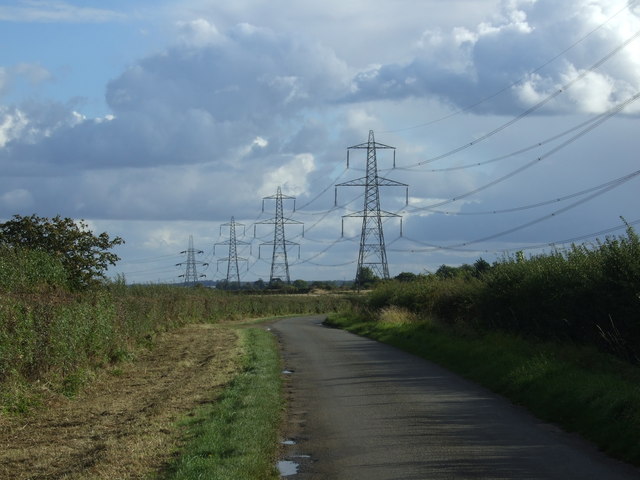 File:Lane towards Uffington - geograph.org.uk - 3176916.jpg