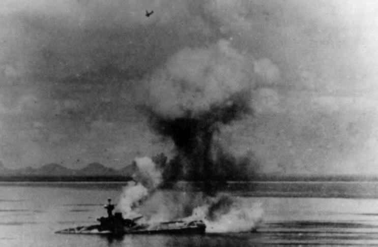 File:HMS Hermes (95) sinking 1942.jpg