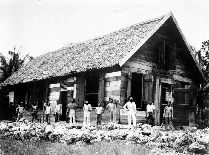 File:COLLECTIE TROPENMUSEUM Ambachtsschool te Langgur Kai-eilanden TMnr 10000722.jpg