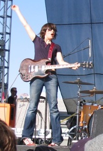 Carrie Brownstein van de band Sleater-Kinney, op Vegoose in 2005