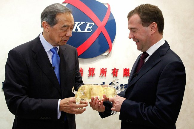 File:Dmitry Medvedev in Hong Kong 17 April 2011-7.jpeg