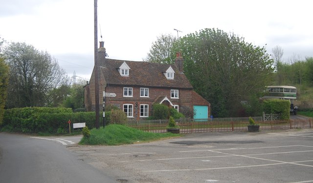 File:Luddesdown - geograph.org.uk - 3545306.jpg