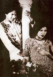 File:Master Vithal and Zubeida in Alam Ara, 1931.jpg