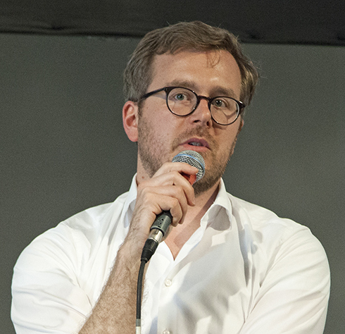 File:Frederik Obermaier at the Disruption Network Lab 2019-04-06 (CC Maria Silvano).jpg