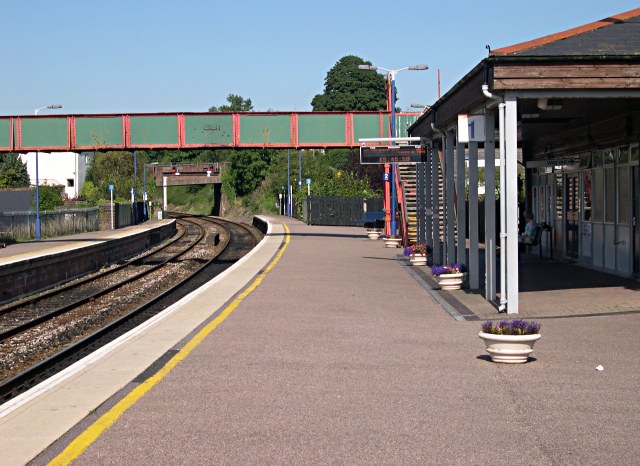 File:Honiton railway station in 2005.jpg