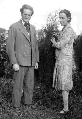 File:Walter Burley Griffin and Marion Mahony Griffin.jpg