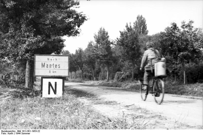 File:Bundesarchiv Bild 101I-301-1953-22, Nordfrankreich, Junge mit Fahrrad auf Landstraße.jpg