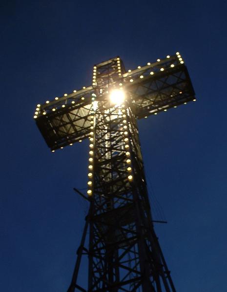 File:Mount-royal-cross.jpg