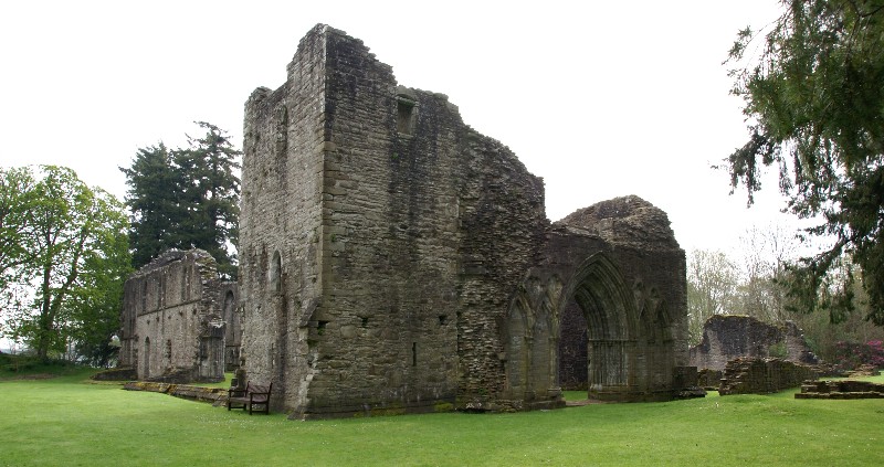 File:Inchmahome Priory - 1 - 06052008.jpg