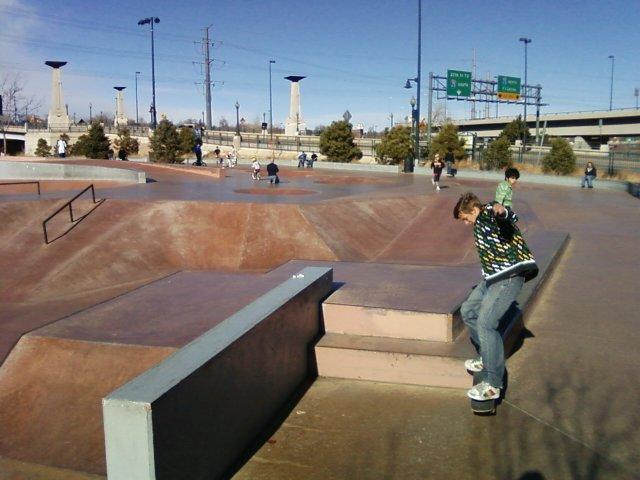 File:Skatingatskatepark.JPG