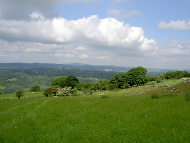 File:Farmland on side of Hope Mountain. - geograph.org.uk - 833418.jpg