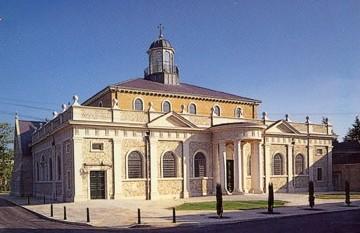 File:Brentwood Cathedral-2.jpg