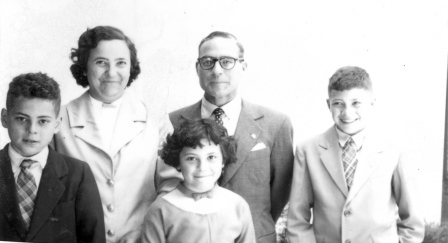 File:Darino family, La Falda Argentina (6875531778).jpg