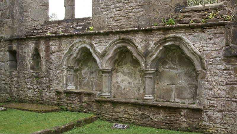 File:Inchmahome Priory - 4 - 06052008.jpg