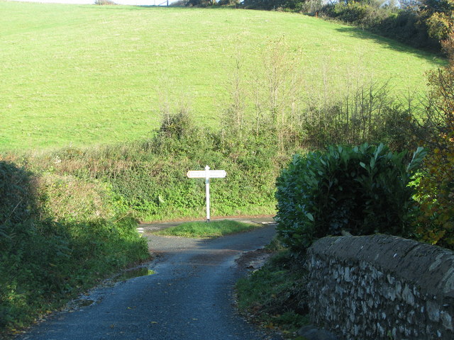 File:Road junction below Jubilee Farm - geograph.org.uk - 1591447.jpg