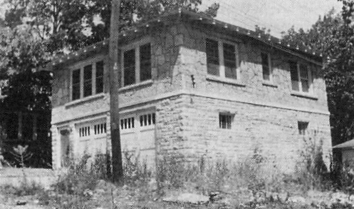 File:BarrowJoplinHideout1933.jpg