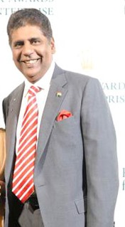 File:Vijay Amritraj 72.jpg