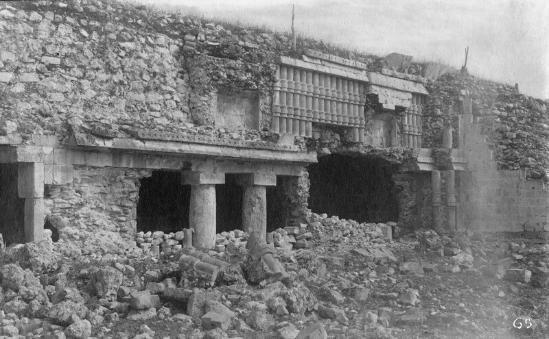 File:Chacmultun Yucatan ruins building with columns 1922.tif