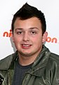 Noah Munck interpreta 'Naked' Rob Smith