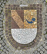 Offenbourg - mosaïque au sol représentant le blason de Lons-le Saunier, ville jumelée.jpg