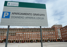 Aparcamiento de superficie gratuito en Pamplona - Lur gaineko doaneko aparkalekua Iruñean.png