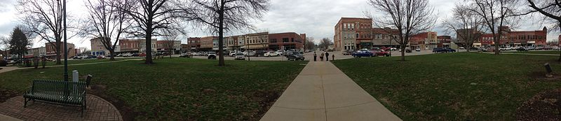 File:Centerville, Iowa - town square.jpg